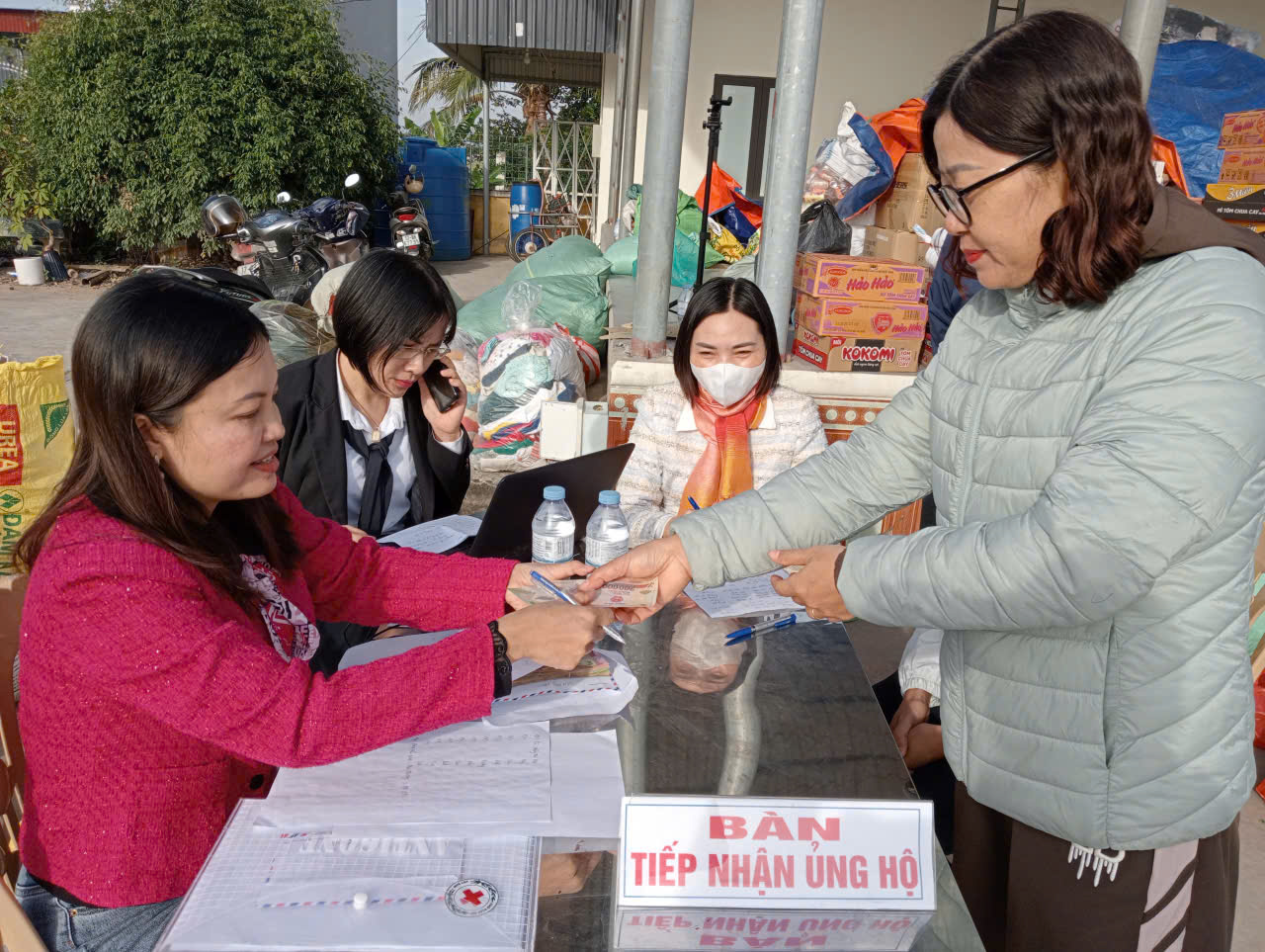 Cán bộ, nhân dân xã Bắc Đông Hưng hướng về đồng bào miền Trung, Tây Nguyên.