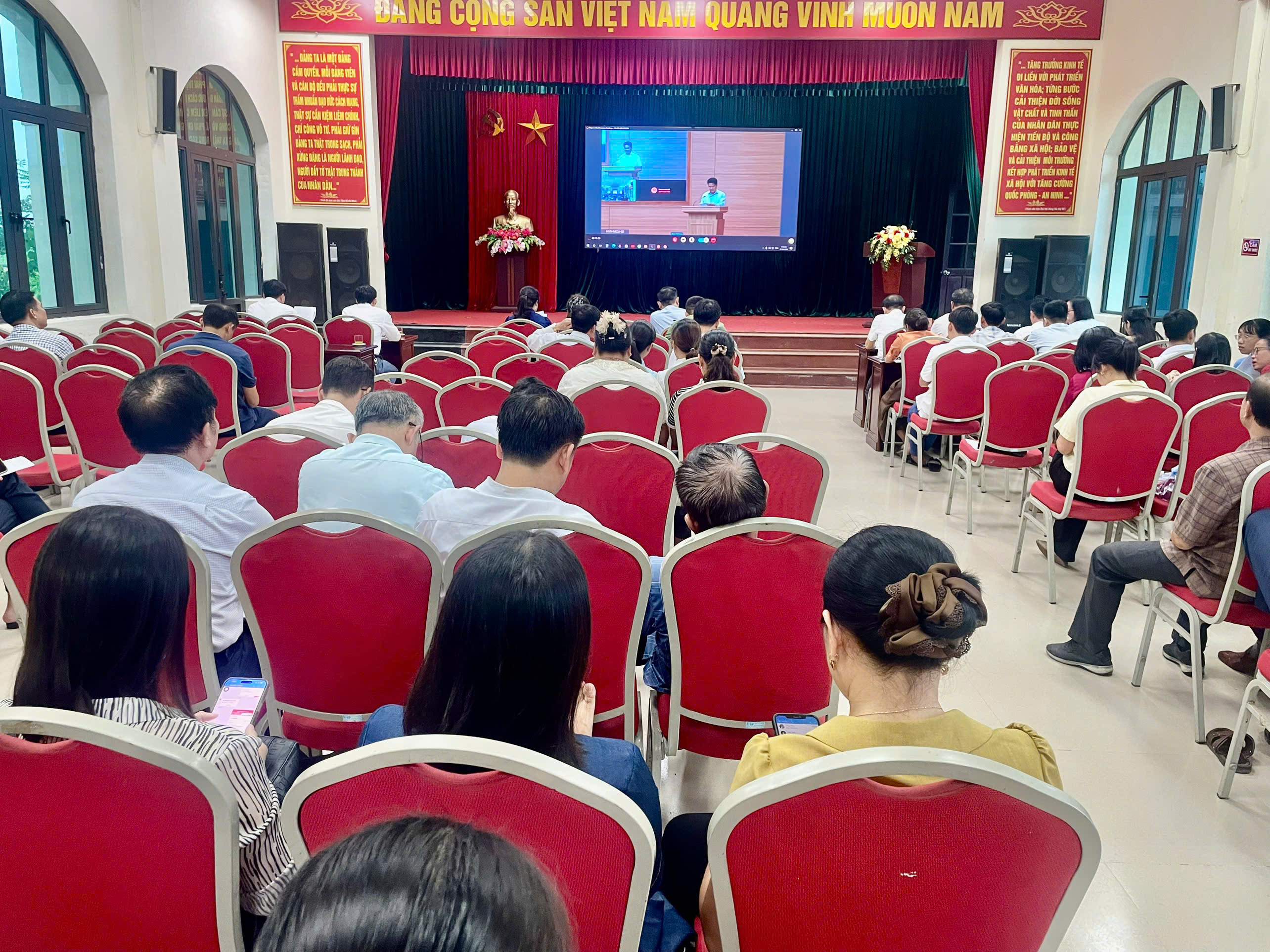 Đảng ủy Xã Bắc Đông Hưng tham dự Hội nghị trực tuyến học tập, quán triệt các nghị quyết của Trung ương và Tỉnh ủy