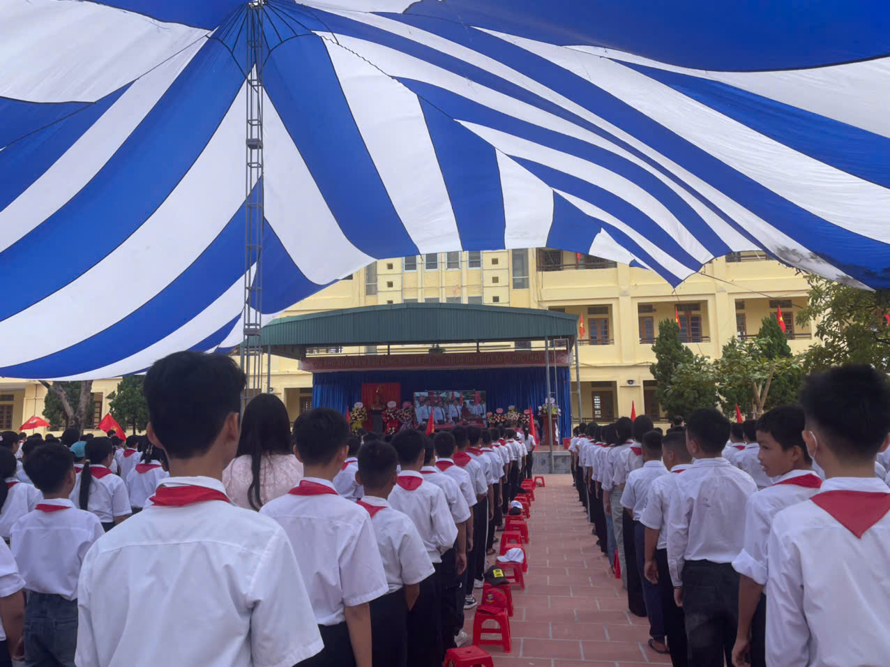 TƯNG BỪNG KHÔNG KHÍ CHÀO ĐÓN NĂM HỌC MỚI TẠI CÁC TRƯỜNG, PHÂN HIỆU TRÊN ĐỊA BÀN XÃ BẮC ĐÔNG HƯNG