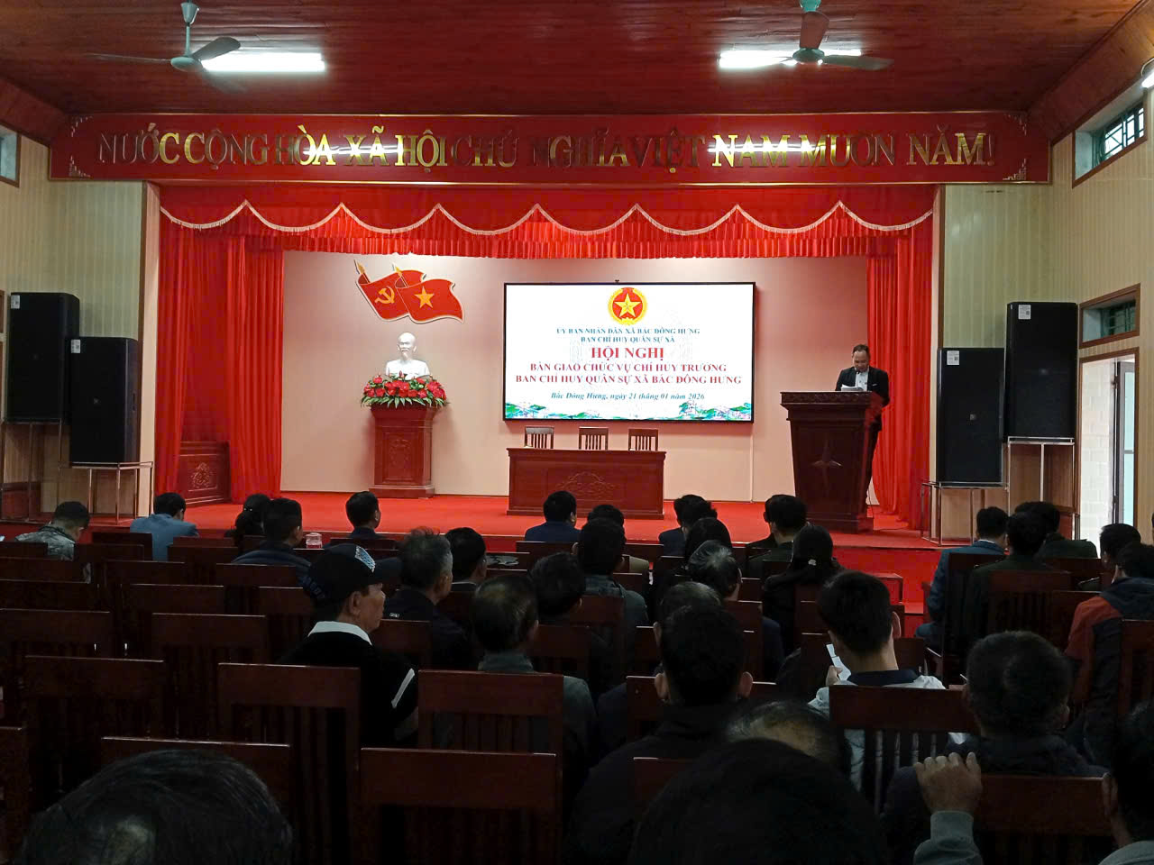 UBND xã công bố các quyết định về công tác cán bộ Ban CHQS xã