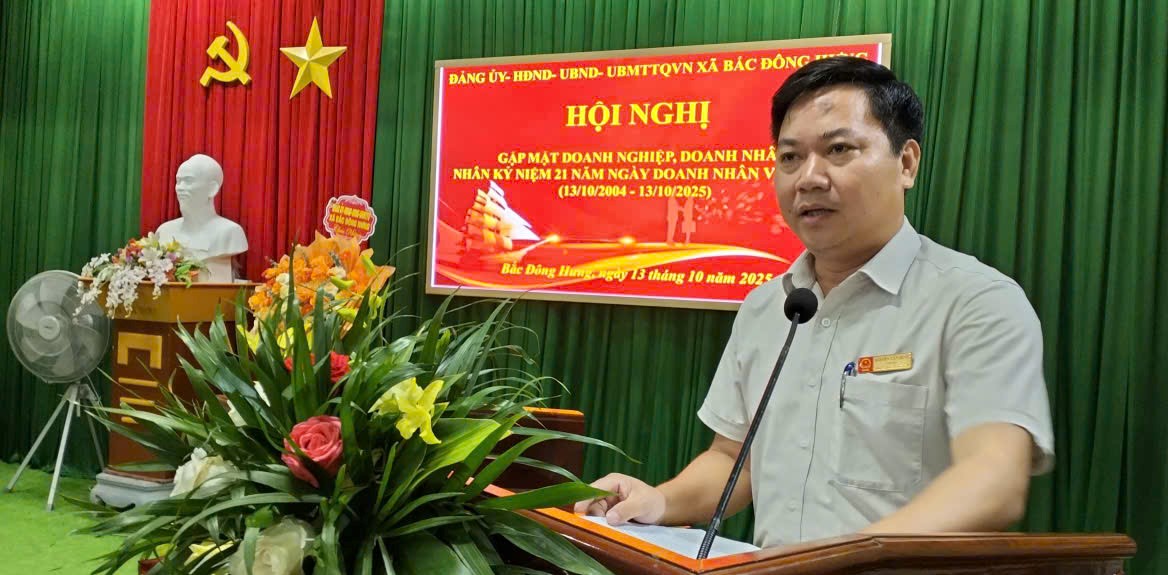 Đảng ủy-HĐND-UBND xã gặp mặt doanh nghiệp, hộ kinh doanh nhân kỷ niệm Ngày doanh nhân Việt Nam 13/10.