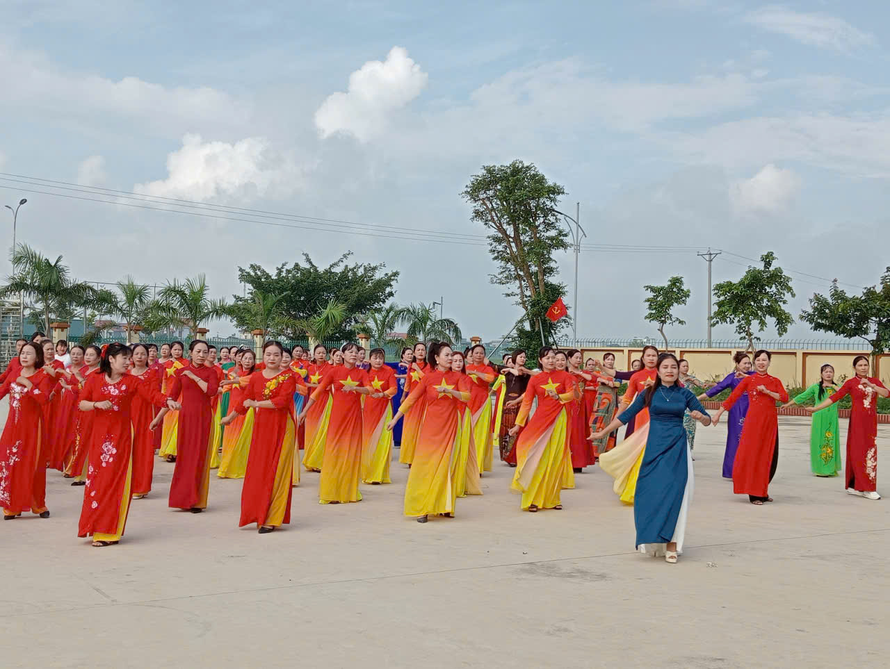Ủy ban nhân dân xã Bắc Đông Hưng tổ chức Hội thi Pháo đất và Bóng chuyền hơi các Câu lạc bộ trong xã chào mừng kỷ niệm 80 năm Cách mạng Tháng 8 và Quốc khánh 2/9