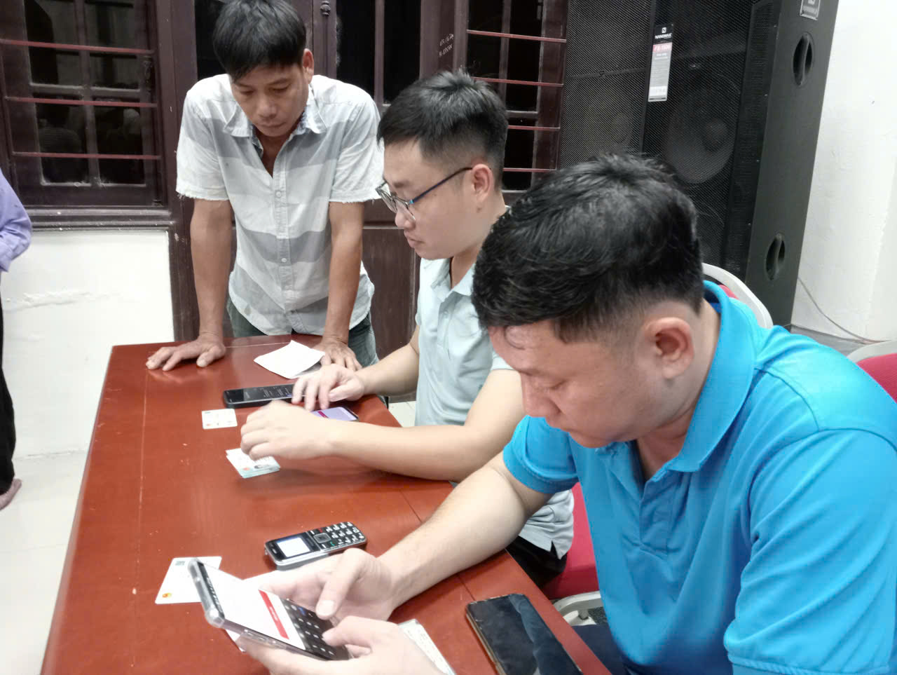 Hỗ trợ người dân kích hoạt tài khoản định danh điện tử mức 2
