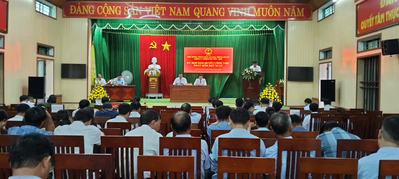HĐND xã tổ chức Kỳ họp giải quyết công việc phát sinh đột xuất.