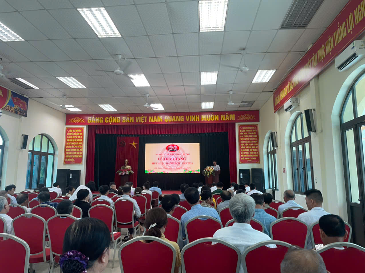 Đảng bộ xã Bắc Đông Hưng tổ chức lễ trao tặng Huy hiệu Đảng  đợt 19 tháng 5 năm 2026 cho đảng viên thuộc Đảng bộ xã