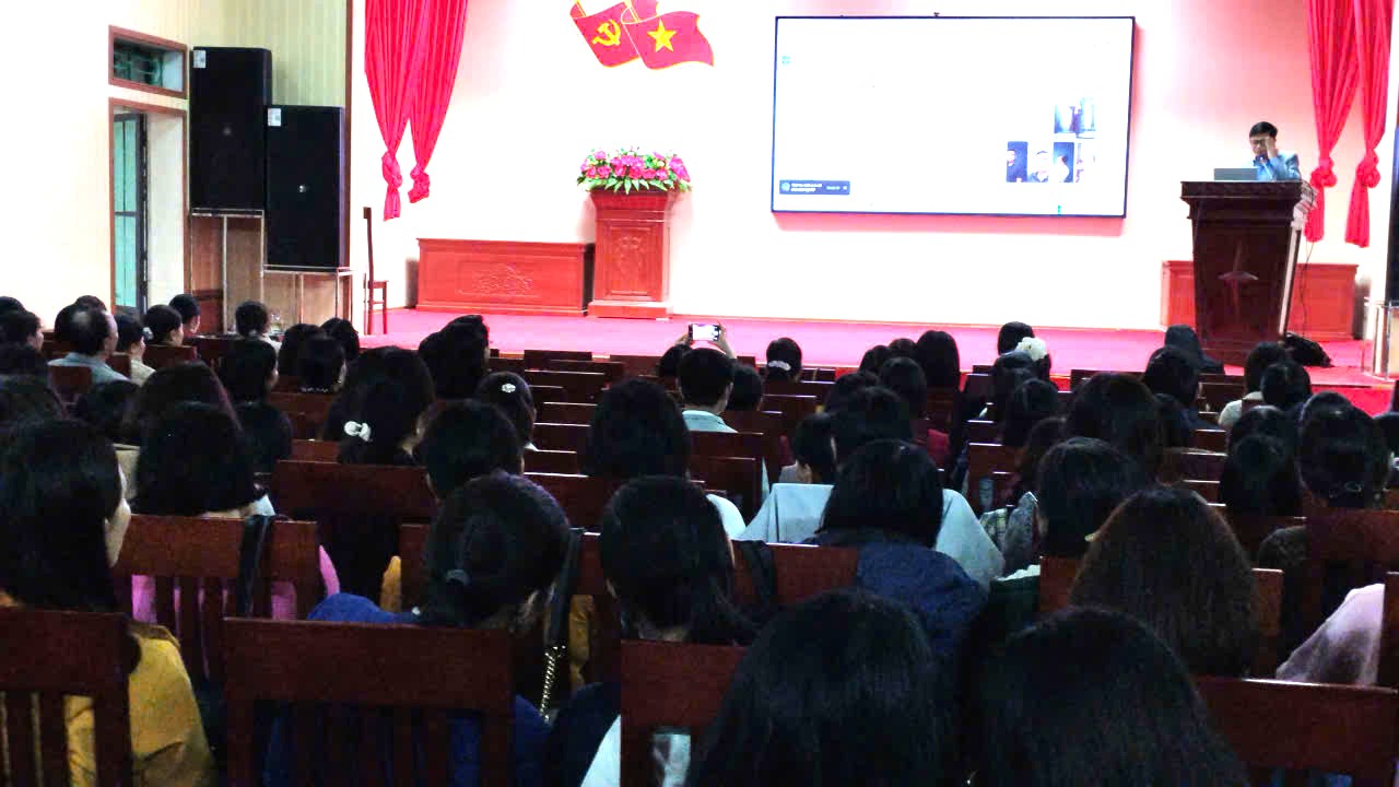 UBND xã tập huấn ứng dụng AI trong dạy học