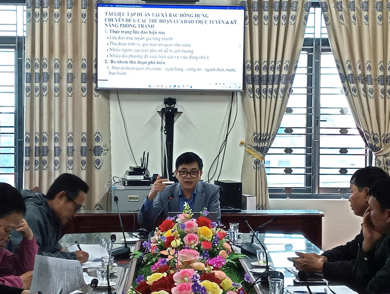 UBND xã tổ chức tập huấn “Giảm nghèo thông tin” năm 2025.