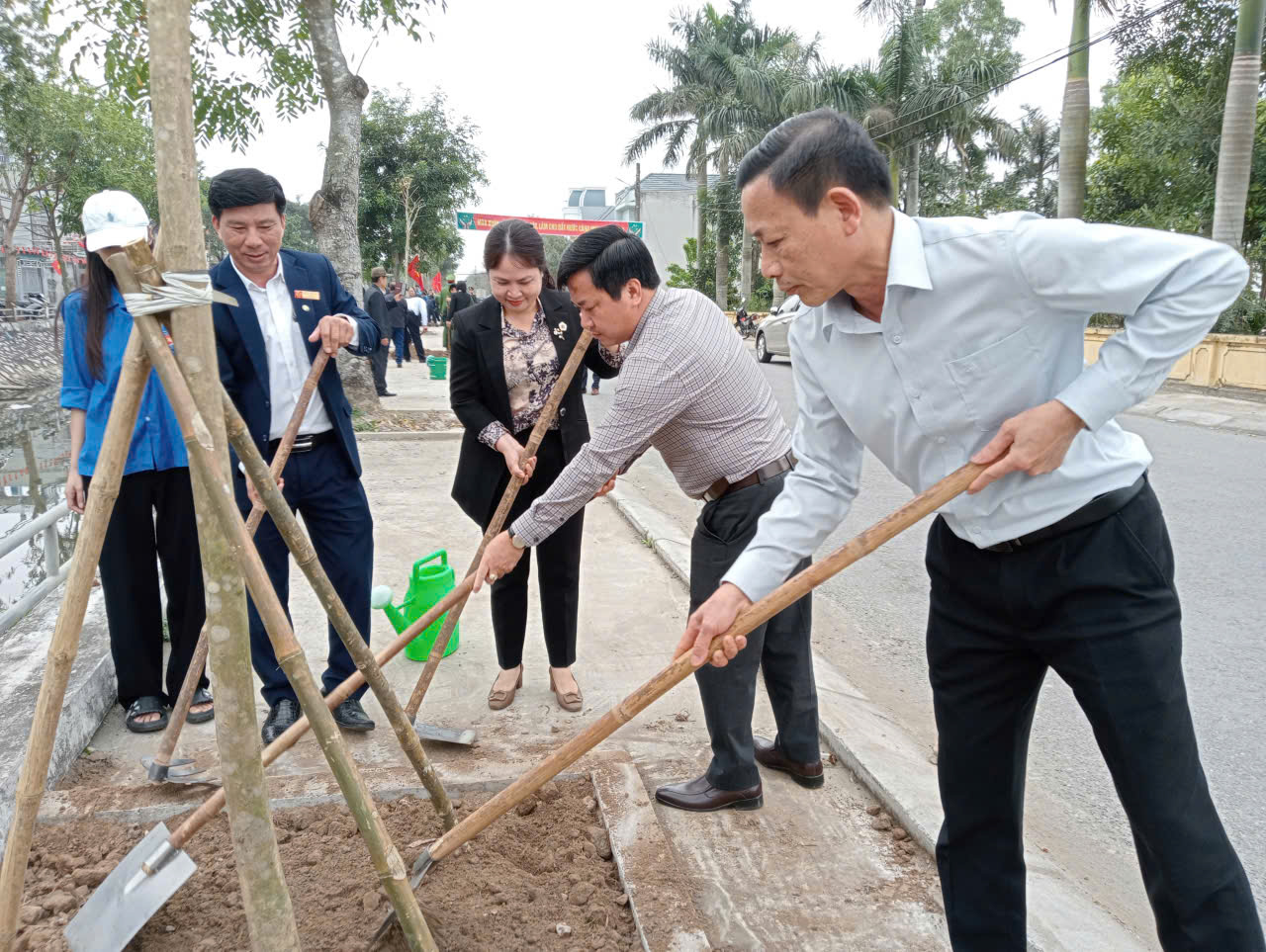 Đảng uỷ-HĐND-UBND-MTTQ xã tổ chức Lễ phát động  Tết trồng cây đầu xuân.