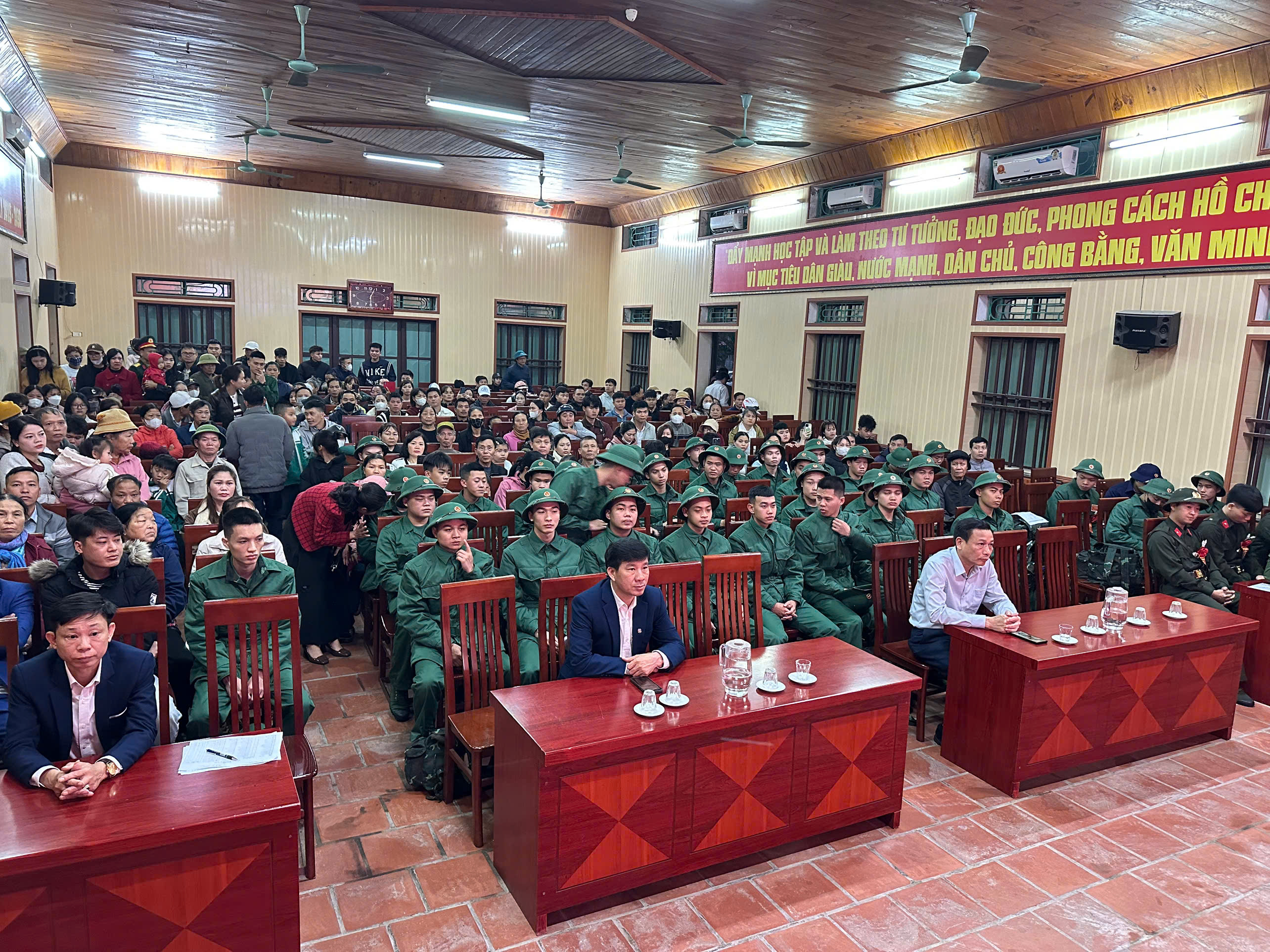 Đảng ủy-HĐND-UBND-MTTQ xã tổ chức tiễn tân binh lên đường nhập ngũ