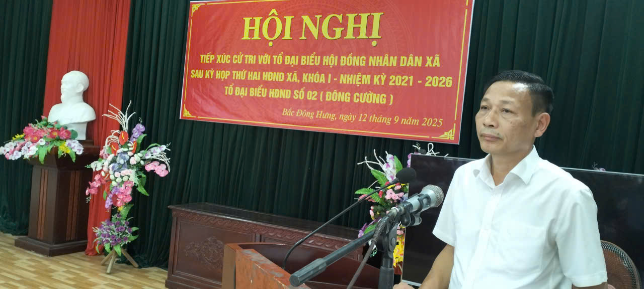 Đại biểu HĐND xã tiếp xúc đại biểu cử tri sau Kỳ họp thứ hai.