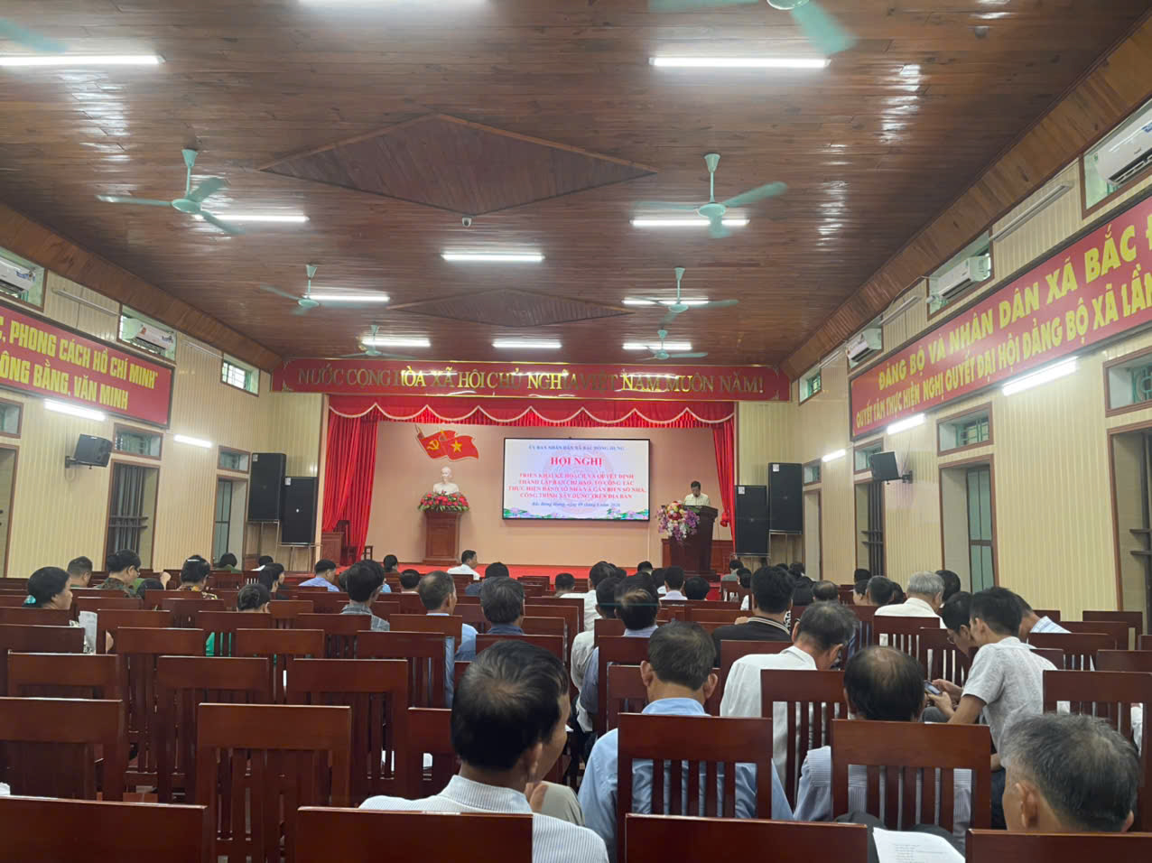 Xã Bắc Đông Hưng tổ chức hội nghị triển khai kế hoạch đánh số và gắn biển số nhà, công trình xây dựng.