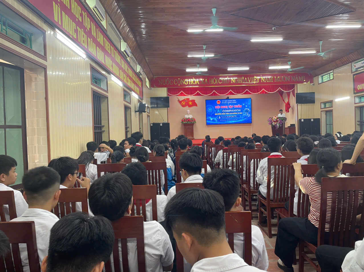 XÃ BẮC ĐÔNG HƯNG TỔ CHỨC TẬP HUẤN “AI COMPANION – BẠN ĐỒNG HÀNH TRÊN CON ĐƯỜNG TỰ HỌC” CHO HỌC SINH KHỐI 9
